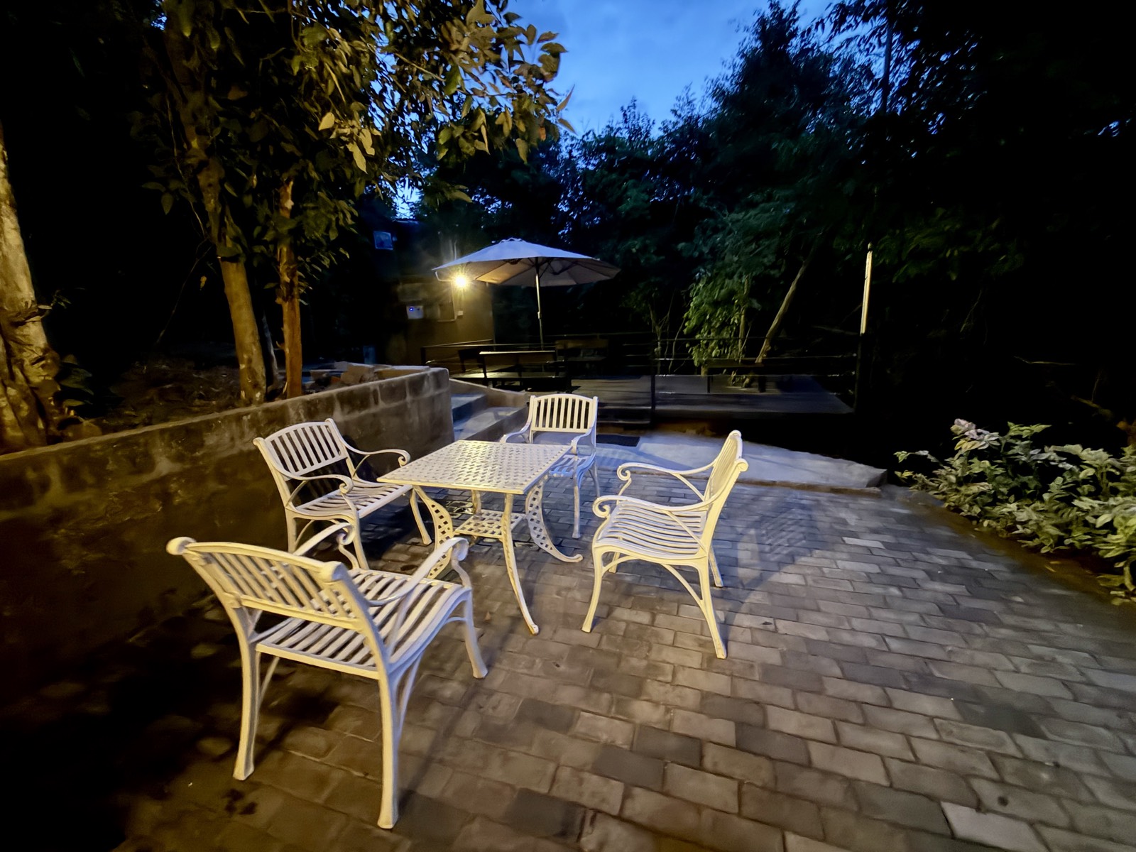 Courtyard Seating